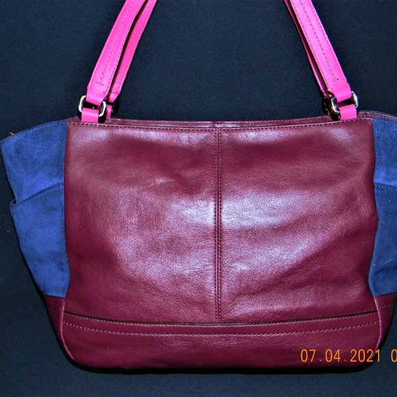 COACH QUILTED CARRIE PARK BAG - Picture 3 of 9